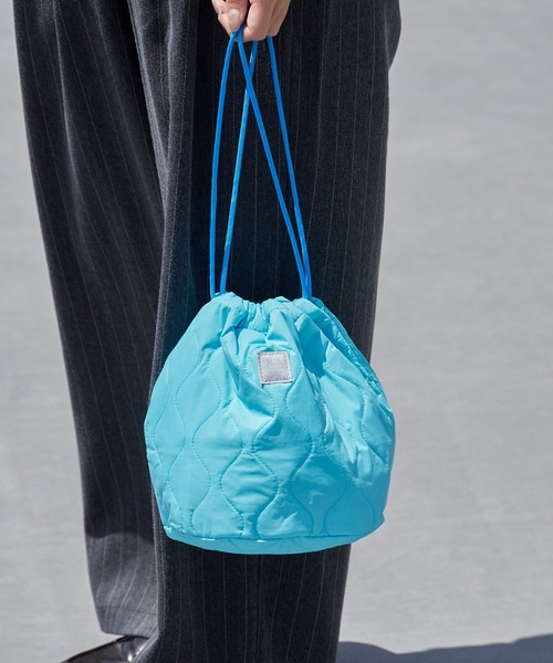 MIS（エムアイエス）の「MIS/エムアイエス MILITARY QUILTED EFFECTS BAG ミリタリーキルトエフェクトバッグ ミニバッグ 巾着ポーチ 小物入れ 2026年 夏 夏服（ハンドバッグ・レディース・ブラック/ベージュ/グリーン/ブルー/イエロー/ピンク・FREE）」の5枚目の写真