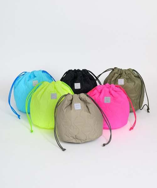 MIS（エムアイエス）の「MIS/エムアイエス MILITARY QUILTED EFFECTS BAG ミリタリーキルトエフェクトバッグ ミニバッグ 巾着ポーチ 小物入れ 2026年 夏 夏服（ハンドバッグ・レディース・ブラック/ベージュ/グリーン/ブルー/イエロー/ピンク・FREE）」の13枚目の写真