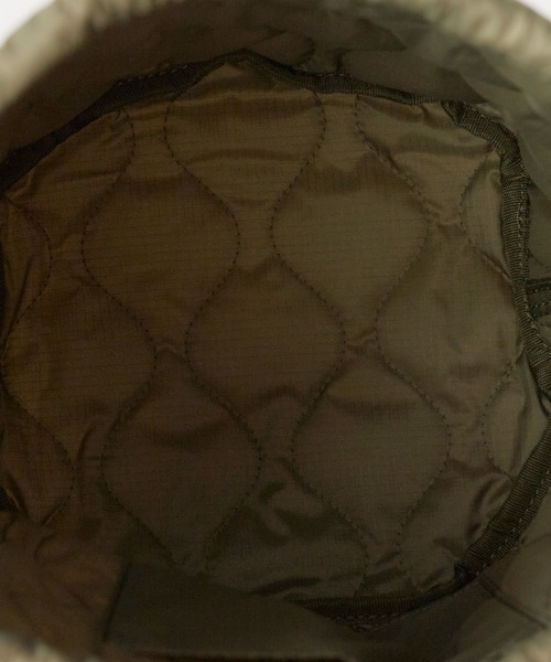 MIS（エムアイエス）の「MIS/エムアイエス MILITARY QUILTED EFFECTS BAG ミリタリーキルトエフェクトバッグ ミニバッグ 巾着ポーチ 小物入れ 2026年 夏 夏服（ハンドバッグ・レディース・ブラック/ベージュ/グリーン/ブルー/イエロー/ピンク・FREE）」の19枚目の写真