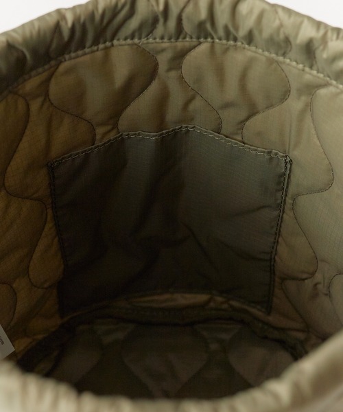 MIS（エムアイエス）の「MIS/エムアイエス MILITARY QUILTED EFFECTS BAG ミリタリーキルトエフェクトバッグ ミニバッグ 巾着ポーチ 小物入れ 2026年 夏 夏服（ハンドバッグ・レディース・ブラック/ベージュ/グリーン/ブルー/イエロー/ピンク・FREE）」の20枚目の写真