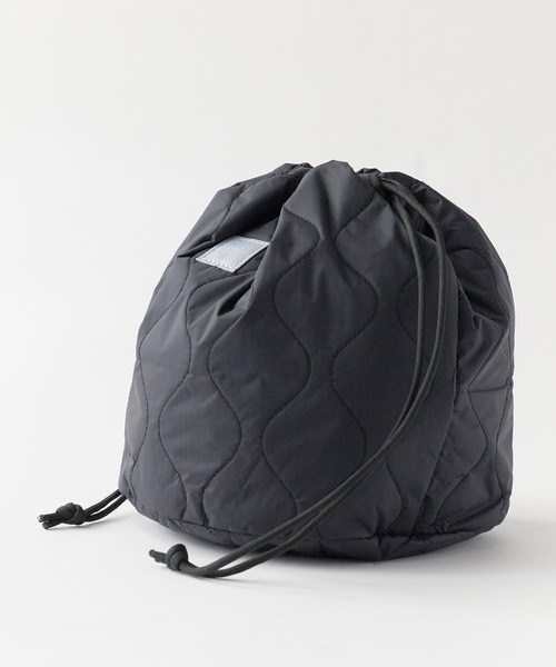MIS（エムアイエス）の「MIS/エムアイエス MILITARY QUILTED EFFECTS BAG ミリタリーキルトエフェクトバッグ ミニバッグ 巾着ポーチ 小物入れ 2026年 夏 夏服（ハンドバッグ・レディース・ブラック/ベージュ/グリーン/ブルー/イエロー/ピンク・FREE）」の7枚目の写真