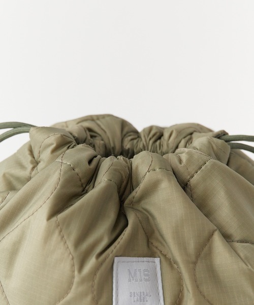 MIS（エムアイエス）の「MIS/エムアイエス MILITARY QUILTED EFFECTS BAG ミリタリーキルトエフェクトバッグ ミニバッグ 巾着ポーチ 小物入れ 2026年 夏 夏服（ハンドバッグ・レディース・ブラック/ベージュ/グリーン/ブルー/イエロー/ピンク・FREE）」の15枚目の写真