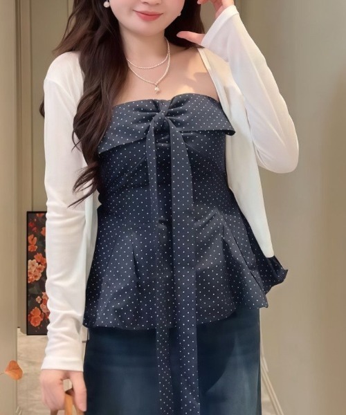 NoBelle(ノベル)の「ドッフリルフロントリボンオフショルダートップス(チューブトップ・レディース・ホワイト/ブラック/ネイビー・FREE)」の3枚目の写真