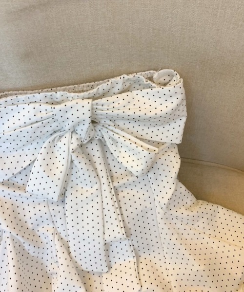 NoBelle(ノベル)の「ドッフリルフロントリボンオフショルダートップス(チューブトップ・レディース・ホワイト/ブラック/ネイビー・FREE)」の15枚目の写真