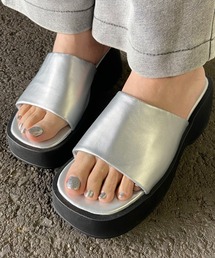 合成皮革フラットサンダル