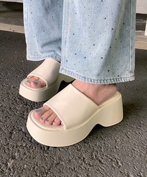 合成皮革フラットサンダル