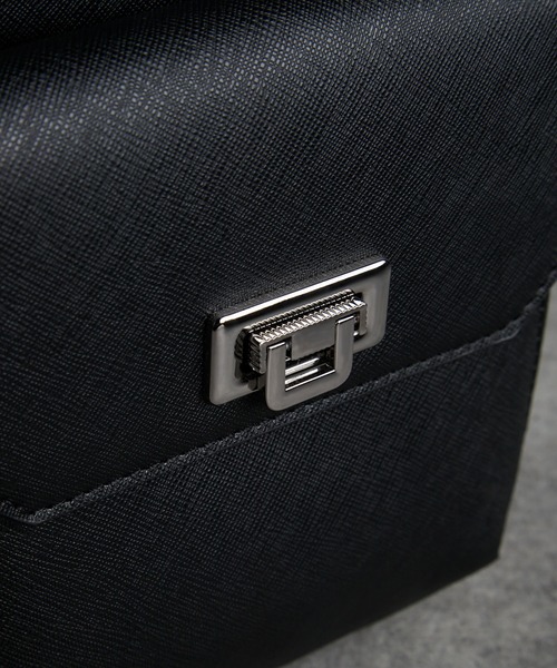 ADRER(アドラー)の「Saffiano-Style Mini Shoulder Bag / サフィアーノスタイル ミニショルダーバッグ(ショルダーバッグ・メンズ・ブラック・FREE)」の14枚目の写真