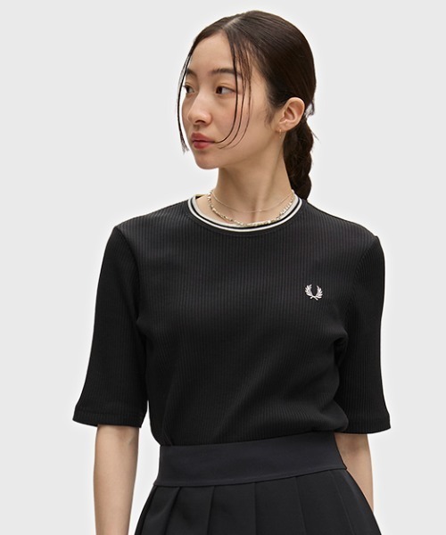 FRED PERRY(フレッドペリー)の「Twin Tipped Ribbed T-Shirt/ツインティップリブTシャツ(Tシャツ/カットソー・レディース・ブラック/ベージュ・10/8)」の2枚目の写真