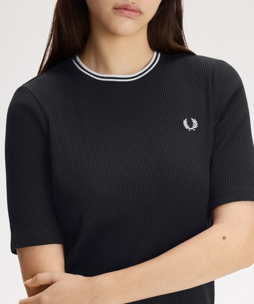 FRED PERRY(フレッドペリー)の「Twin Tipped Ribbed T-Shirt/ツインティップリブTシャツ(Tシャツ/カットソー・レディース・ブラック/ベージュ・10/8)」の3枚目の写真