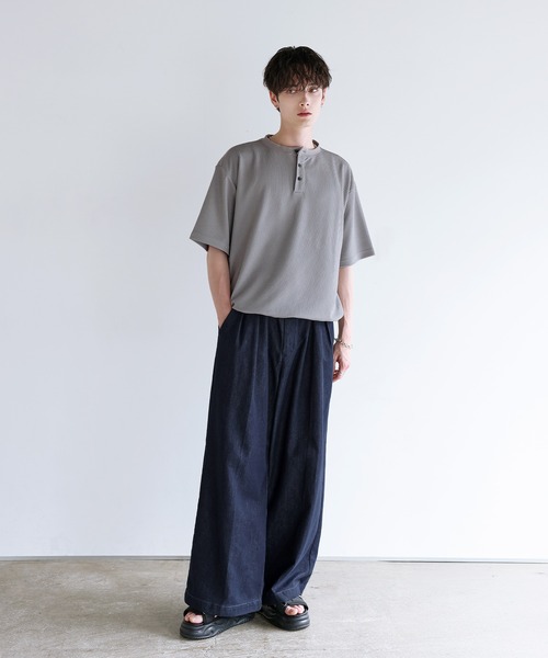 ETELIO(エテリオ)の「ワッフルヘンリーネックドローコードTシャツ(Tシャツ/カットソー・メンズ・チャコール/グレー/ブラック・L/M/XL/S)」の22枚目の写真