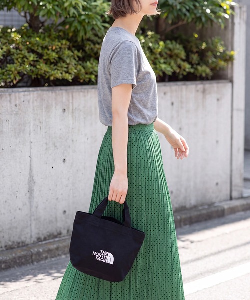 THE NORTH FACE（ザノースフェイス）の「【THE NORTH FACE/ザノースフェイス】TNF LOGO COTTON BAG S / ロゴ コットン ミニ ハンドバッグ（トートバッグ・メンズ・オレンジ/クリーム/ブラック/ライトブルー・FREE）」の18枚目の写真