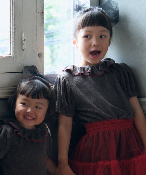 IENA ENFANT(イエナアンファン)の「【Uhr/ウーア】別注 pile frill tops(Tシャツ/カットソー・キッズ・グレー/ブラック・80/100/110)」の2枚目の写真