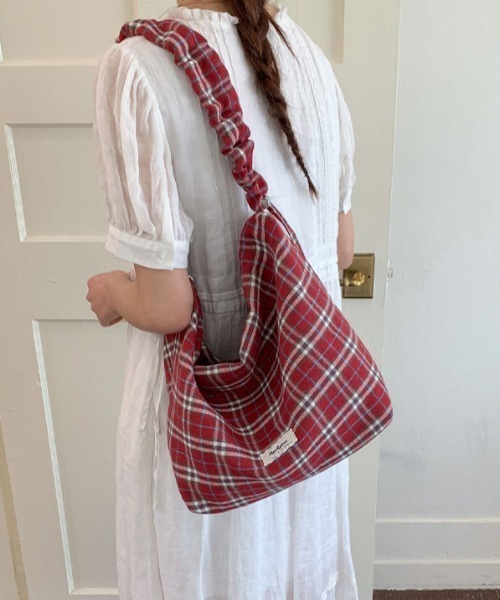 mebole(メボレ)の「gathered check shoulder bag(ショルダーバッグ・レディース・イエロー/レッド/ブルー・FREE)」の1枚目の写真