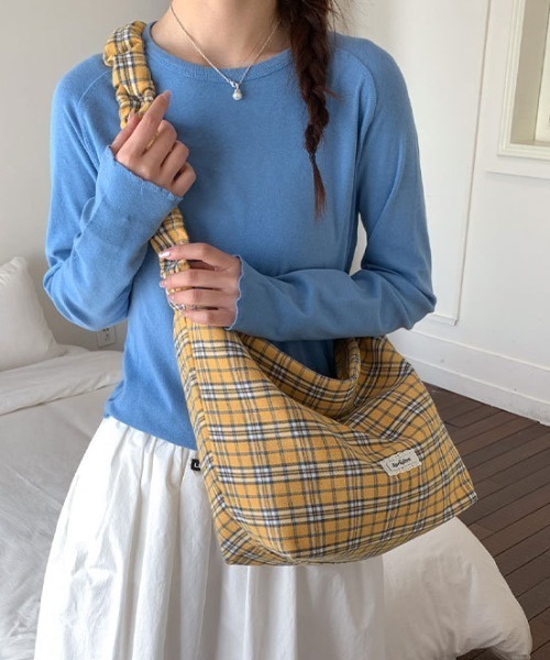 mebole(メボレ)の「gathered check shoulder bag(ショルダーバッグ・レディース・イエロー/レッド/ブルー・FREE)」の3枚目の写真