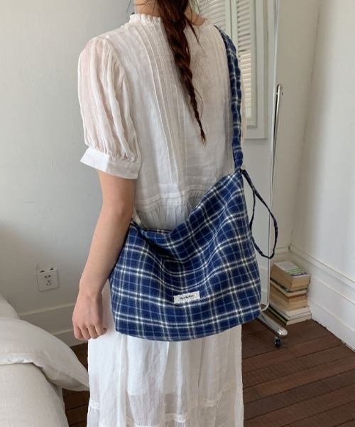 mebole(メボレ)の「gathered check shoulder bag(ショルダーバッグ・レディース・イエロー/レッド/ブルー・FREE)」の2枚目の写真