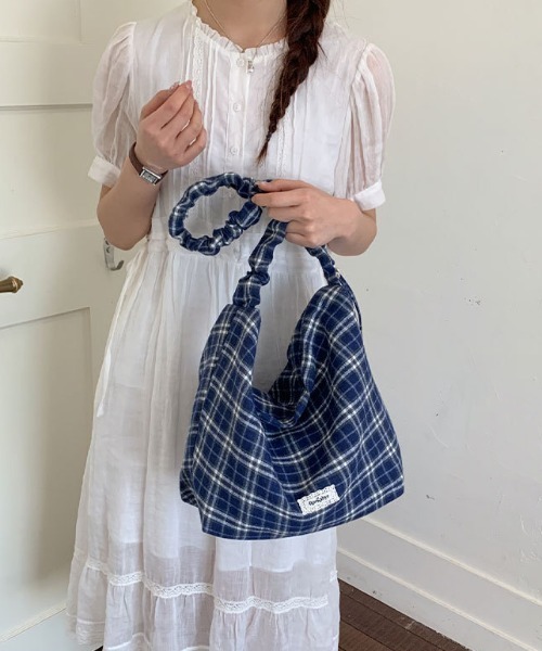 mebole(メボレ)の「gathered check shoulder bag(ショルダーバッグ・レディース・イエロー/レッド/ブルー・FREE)」の4枚目の写真
