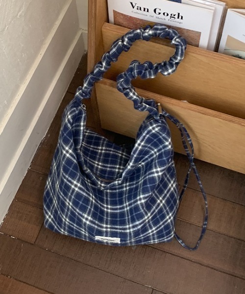 mebole(メボレ)の「gathered check shoulder bag(ショルダーバッグ・レディース・イエロー/レッド/ブルー・FREE)」の7枚目の写真