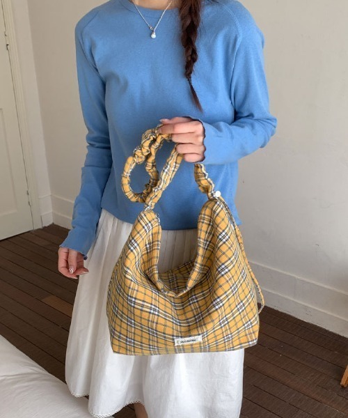 mebole(メボレ)の「gathered check shoulder bag(ショルダーバッグ・レディース・イエロー/レッド/ブルー・FREE)」の11枚目の写真