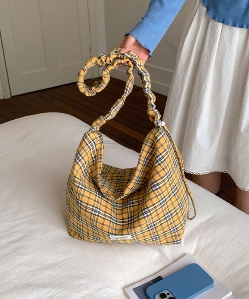 mebole(メボレ)の「gathered check shoulder bag(ショルダーバッグ・レディース・イエロー/レッド/ブルー・FREE)」の12枚目の写真
