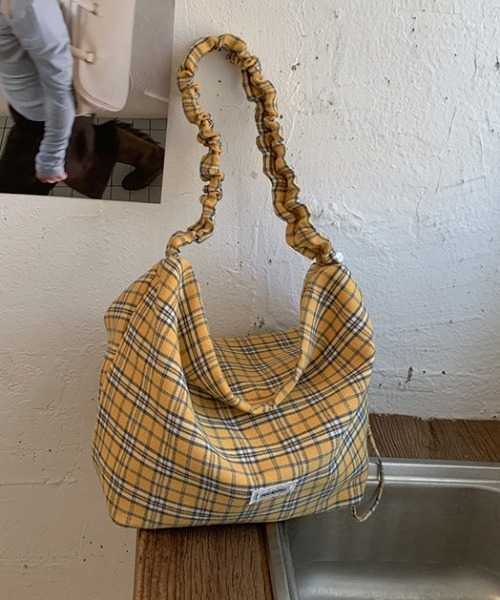 mebole(メボレ)の「gathered check shoulder bag(ショルダーバッグ・レディース・イエロー/レッド/ブルー・FREE)」の14枚目の写真