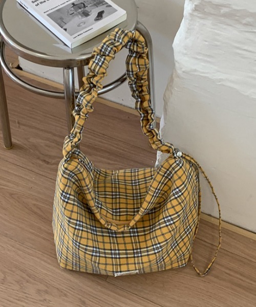 mebole(メボレ)の「gathered check shoulder bag(ショルダーバッグ・レディース・イエロー/レッド/ブルー・FREE)」の18枚目の写真