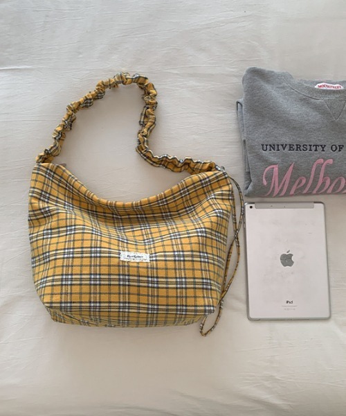 mebole(メボレ)の「gathered check shoulder bag(ショルダーバッグ・レディース・イエロー/レッド/ブルー・FREE)」の19枚目の写真