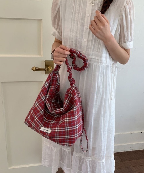 mebole(メボレ)の「gathered check shoulder bag(ショルダーバッグ・レディース・イエロー/レッド/ブルー・FREE)」の22枚目の写真