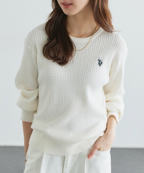 U.S. POLO ASSN.(ユーエスポロアッスン)の「U.S. POLO ASSN. クルーネックケーブルニット(ニット/セーター・レディース・ネイビー/レッド系その他/オフホワイト/ブラウン系その他/杢グレー・LL/L/M)」の2枚目の写真
