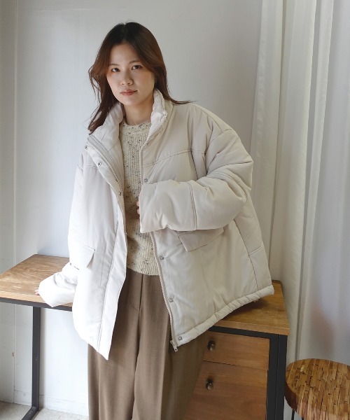 CORNERS(コーナーズ)の「スタンドカラーフェイクダウンブルゾン(ダウンジャケット/コート・レディース・モカ/アイボリー/ブラック・M)」の4枚目の写真