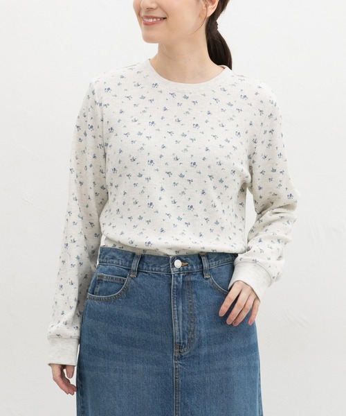 Honeys(ハニーズ)の「総柄ワッフルTシャツ(Tシャツ/カットソー・レディース・ベージュ系その他2/グレー系その他2/レッド系1/グレー系1/ブルー系1/レッド系その他2/ブラック×ベージュ/アイボリー系1・L/S/M/LL)」の6枚目の写真