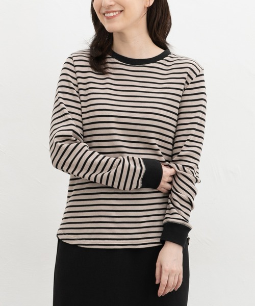 Honeys(ハニーズ)の「総柄ワッフルTシャツ(Tシャツ/カットソー・レディース・ベージュ系その他2/グレー系その他2/レッド系1/グレー系1/ブルー系1/レッド系その他2/ブラック×ベージュ/アイボリー系1・L/S/M/LL)」の2枚目の写真