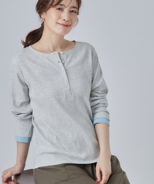 SHOO・LA・RUE(シューラルー)の「【洗濯機可/S-LL】縦ラインですっきり お袖配色リブトップス(Tシャツ/カットソー・レディース・ブラック/ライトグレー/ホワイト・04/03/02/01)」の3枚目の写真