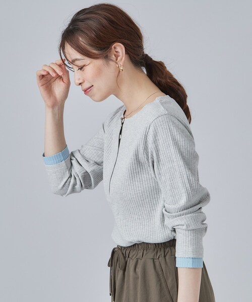SHOO・LA・RUE(シューラルー)の「【洗濯機可/S-LL】縦ラインですっきり お袖配色リブトップス(Tシャツ/カットソー・レディース・ブラック/ライトグレー/ホワイト・04/03/02/01)」の13枚目の写真