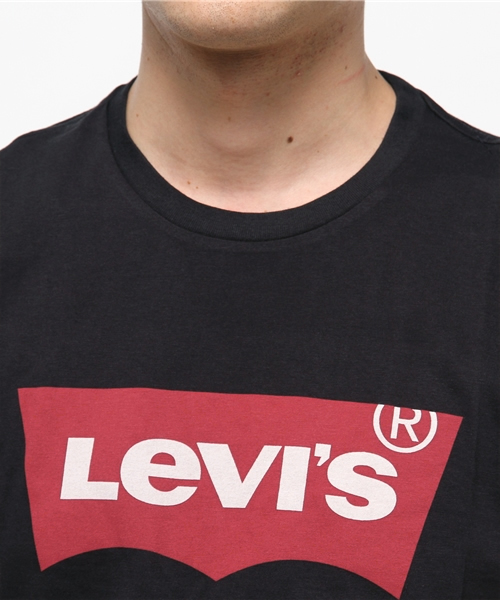 Levi's（リーバイス）の「Levi's/リーバイス バットウイングロゴ Tシャツ ブラック（Tシャツ/カットソー・メンズ・ブラック・MEDIUM/SMALL/LARGE/X-SMALL/XX-LARGE/3XL/X-LARGE）」の3枚目の写真