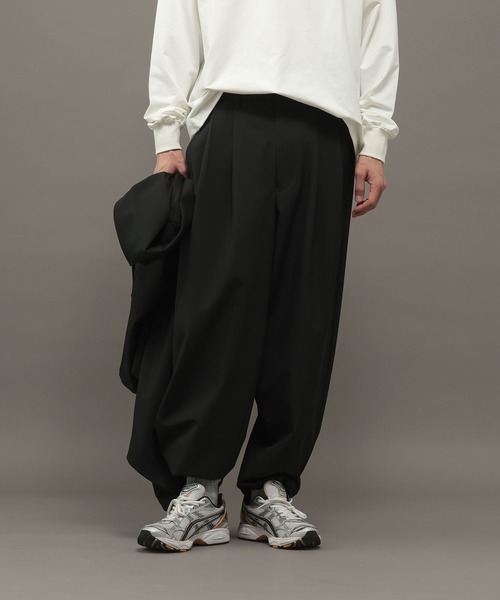 LAKOLE(ラコレ)の「TECHストレッチタックパンツ / 1060173(その他パンツ・メンズ・ブラック/ネイビー・LARGE/MEDIUM/X-LARGE)」の2枚目の写真