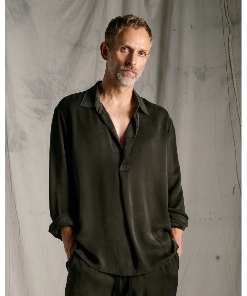 wjk(ダヴルジェイケイ)の「cupro vintage pull-over skipper shirt L/S(シャツ/ブラウス・メンズ・ブラック/ダークカーキ/ダークベージュ・X-LARGE/LARGE/MEDIUM/SMALL)」の3枚目の写真