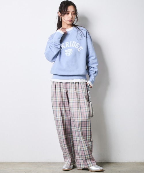 CHIC STYLE（シックスタイル）の「綿100％ピグメント染裏起毛クルーネックスウェット＜大きいサイズ有＞シックスタイル（スウェット・レディース・ライトブルー/グレー/モカ・3L/M/LL/5L/L/4L）」の9枚目の写真