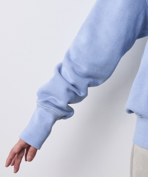 CHIC STYLE（シックスタイル）の「綿100％ピグメント染裏起毛クルーネックスウェット＜大きいサイズ有＞シックスタイル（スウェット・レディース・ライトブルー/グレー/モカ・3L/M/LL/5L/L/4L）」の21枚目の写真