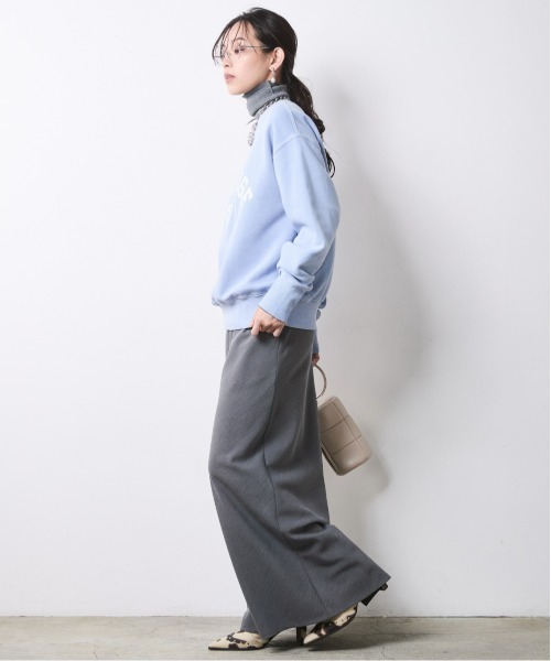 CHIC STYLE（シックスタイル）の「綿100％ピグメント染裏起毛クルーネックスウェット＜大きいサイズ有＞シックスタイル（スウェット・レディース・ライトブルー/グレー/モカ・3L/M/LL/5L/L/4L）」の4枚目の写真
