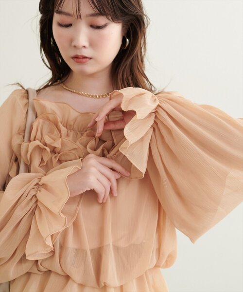natural couture(ナチュラルクチュール)の「スクエアネックフリルブラウス(シャツ/ブラウス・レディース・ピンク系その他/アイボリー・FREE)」の2枚目の写真