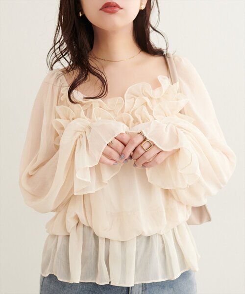 natural couture(ナチュラルクチュール)の「スクエアネックフリルブラウス(シャツ/ブラウス・レディース・ピンク系その他/アイボリー・FREE)」の4枚目の写真