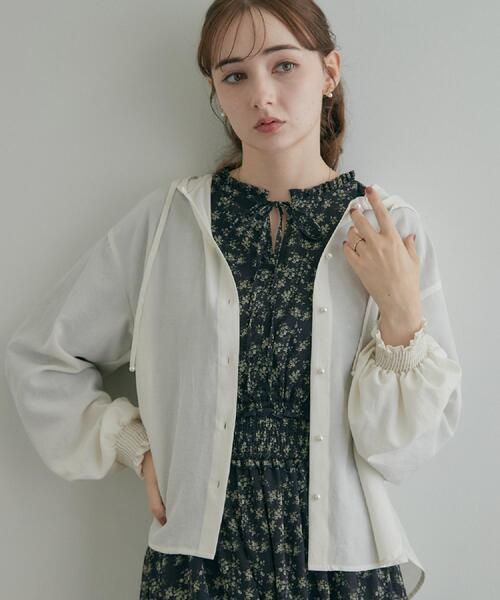 couture brooch(クチュールブローチ)の「【大人可愛い】愛されフーディーシャツ(シャツ/ブラウス・レディース・ライトグレー/オフホワイト/ブラウン系その他・42/40/38/36)」の4枚目の写真