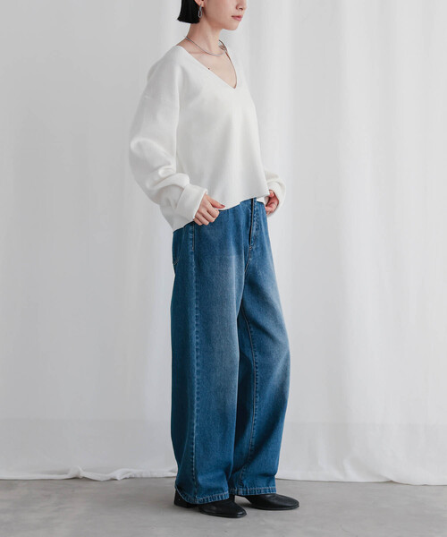 for/c（フォーシー）の「スウェットライクVネックトップス[サスティナブル]（ニット/セーター・レディース・グレー/オフホワイト/ブラック・M/L/LL）」の9枚目の写真