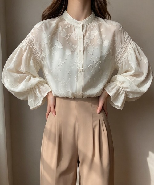 BLoomMe（ブルームミー）の「立体的なフラワー柄とフレアスリーブが華やかなシアーブラウス（シャツ/ブラウス・レディース・オフホワイト/ホワイト/ブラック・M）」の15枚目の写真