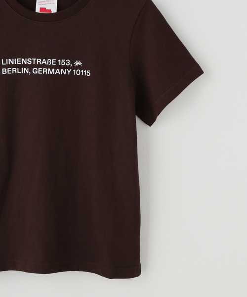 Geek Office(ギークオフィス)の「【Geek Office / ギークオフィス】BERLIN PHOTOBOOK / 002 SOUVENIR TEE(Tシャツ/カットソー・レディース・ブラウン/ブルー・SMALL)」の4枚目の写真