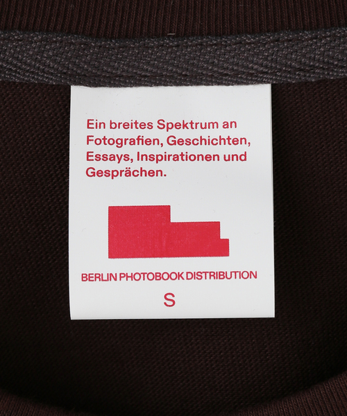 Geek Office(ギークオフィス)の「【Geek Office / ギークオフィス】BERLIN PHOTOBOOK / 002 SOUVENIR TEE(Tシャツ/カットソー・レディース・ブラウン/ブルー・SMALL)」の5枚目の写真