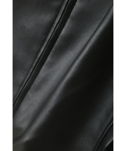 NATURAL BEAUTY BASIC（ナチュラルビューティーベーシック）の「【andGIRL 10月号掲載】フェイクレザーブルゾン（ブルゾン・レディース・ベージュ/ダークベージュ/ブラック・MEDIUM/SMALL/LARGE）」の5枚目の写真