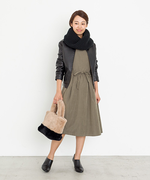 NATURAL BEAUTY BASIC（ナチュラルビューティーベーシック）の「【andGIRL 10月号掲載】フェイクレザーブルゾン（ブルゾン・レディース・ベージュ/ダークベージュ/ブラック・MEDIUM/SMALL/LARGE）」の10枚目の写真