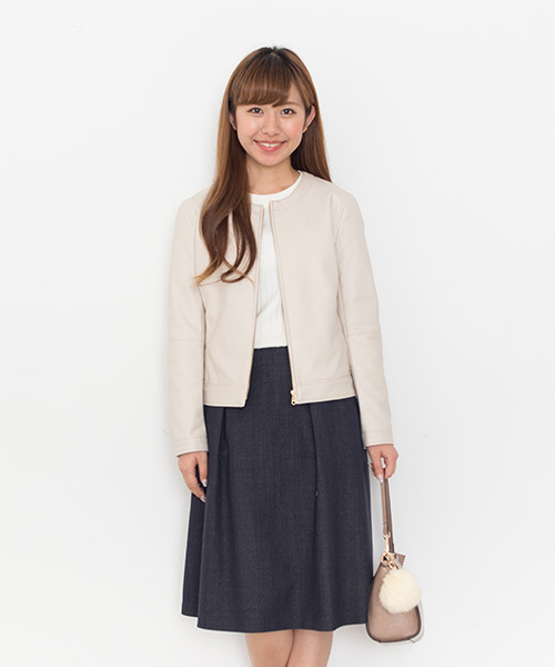 NATURAL BEAUTY BASIC（ナチュラルビューティーベーシック）の「【andGIRL 10月号掲載】フェイクレザーブルゾン（ブルゾン・レディース・ベージュ/ダークベージュ/ブラック・MEDIUM/SMALL/LARGE）」の14枚目の写真