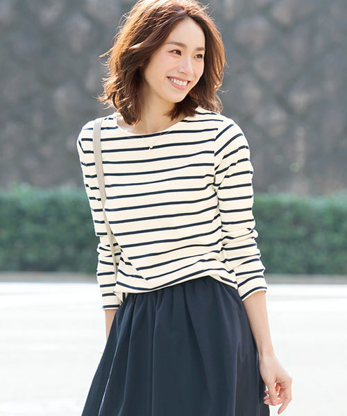 Pierrot（ピエロ）の「【しっかり生地が魅力！王道のボーダーロンT】3typeボーダー地厚カットソートップス（Tシャツ/カットソー・レディース・ネイビー/ホワイト×レッド/グレー系その他/グレー×ホワイト/ブルー系その他2/その他/ホワイト系その他/レッド系その他/トリコロール/ホワイト×ネイビー/グレー系その他2/ブルー系その他・M/L）」の4枚目の写真